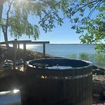 אכסניה Bjoerkoe Hus Emkarby