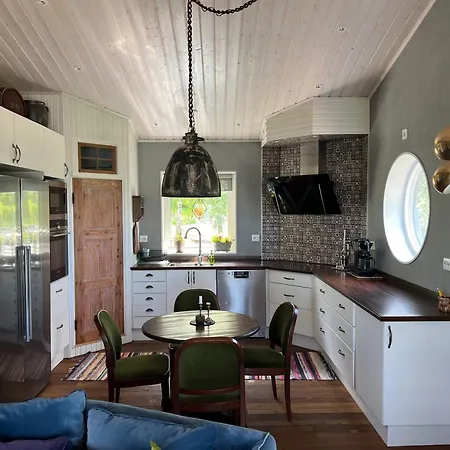 Bjoerkoe Hus 롯지 Emkarby