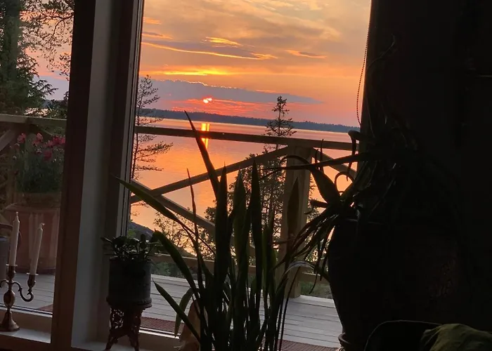 Bjoerkoe Hus Lodge *